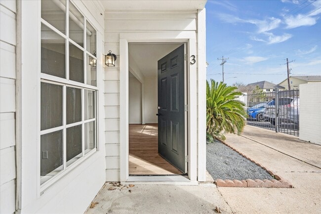 property at 1011 W 10th St