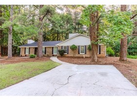 8184 Magnolia Dr in Jonesboro, GA - Building Photo