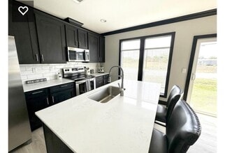 1093 Anna Ln in Sealy, TX - Building Photo - Building Photo
