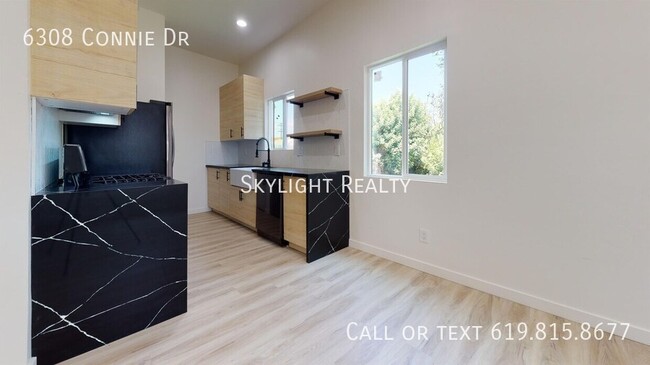 6308 Connie Dr in San Diego, CA - Foto de edificio - Building Photo