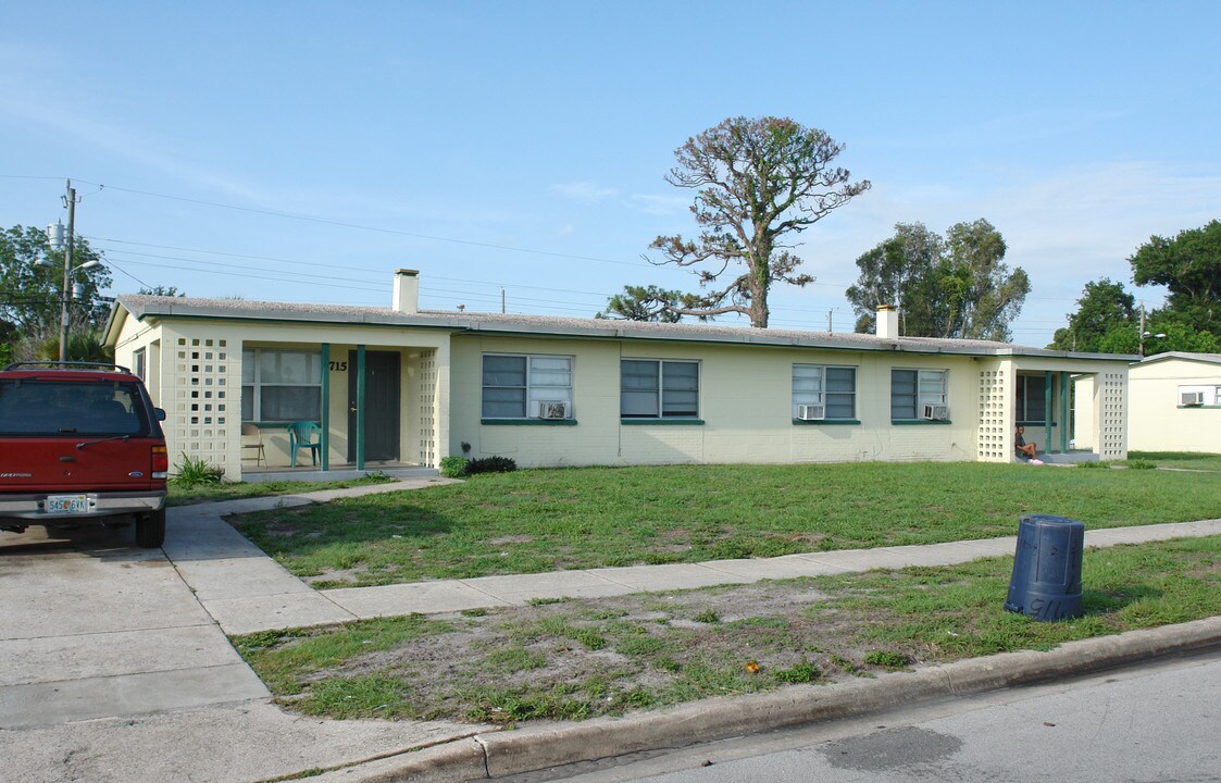 715 Barbara Jenkins St in Cocoa, FL - Building Photo