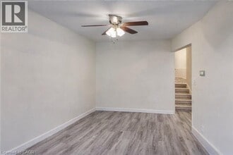 310 Magnolia Dr in Hamilton, ON - Building Photo - Building Photo