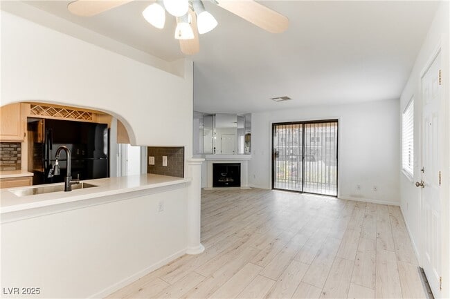 601 Cabrillo Cir in Henderson, NV - Foto de edificio - Building Photo