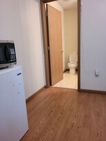 687 Carroll St in Akron, OH - Building Photo