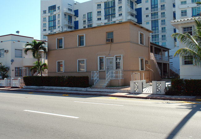 7611 Harding Ave in Miami Beach, FL - Building Photo - Building Photo