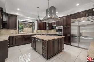 462 S Maple Dr-Unit -101A in Beverly Hills, CA - Building Photo - Building Photo