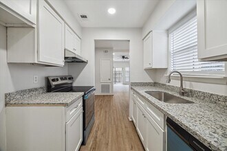 5001 Lamonte Ln in Houston, TX - Building Photo - Building Photo