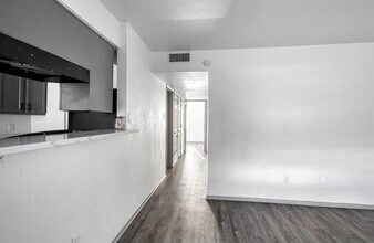 916 Isbell Rd in Fort Worth, TX - Building Photo - Building Photo