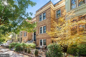 317 3rd St SE in Washington, DC - Building Photo - Building Photo