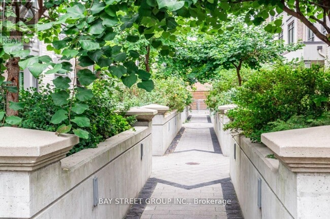 50 Holmes Ave in Toronto, ON - Building Photo - Building Photo