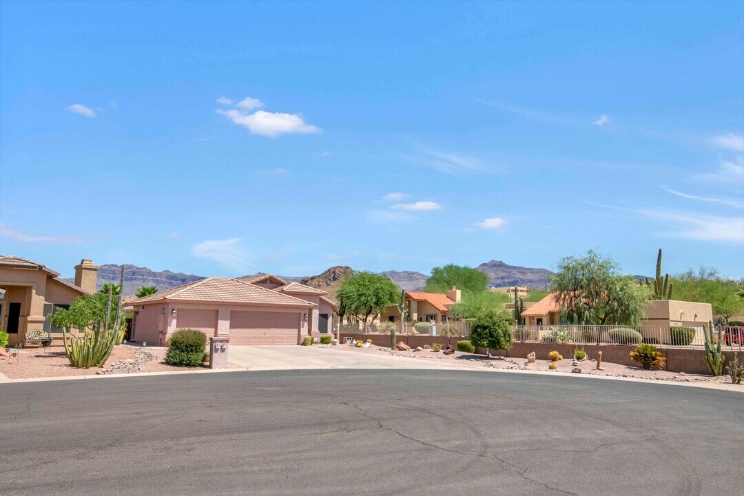 8951 E Red Mountain Ln in Gold Canyon, AZ - Building Photo