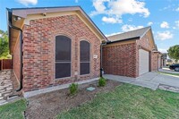 2837 Wakecrest Dr in Fort Worth, TX - Foto de edificio - Building Photo