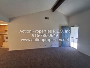 4917 Travertine Cir in Sacramento, CA - Building Photo - Building Photo