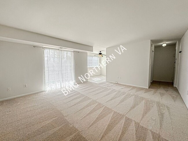 1523 Colonial Dr in Woodbridge, VA - Foto de edificio - Building Photo