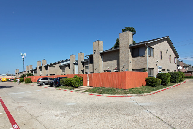 Buckingham Townhomes in Dallas, TX - Building Photo - Building Photo