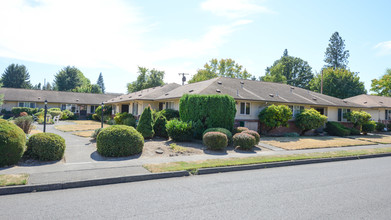 5705 SW Tucker Ave in Beaverton, OR - Foto de edificio - Building Photo