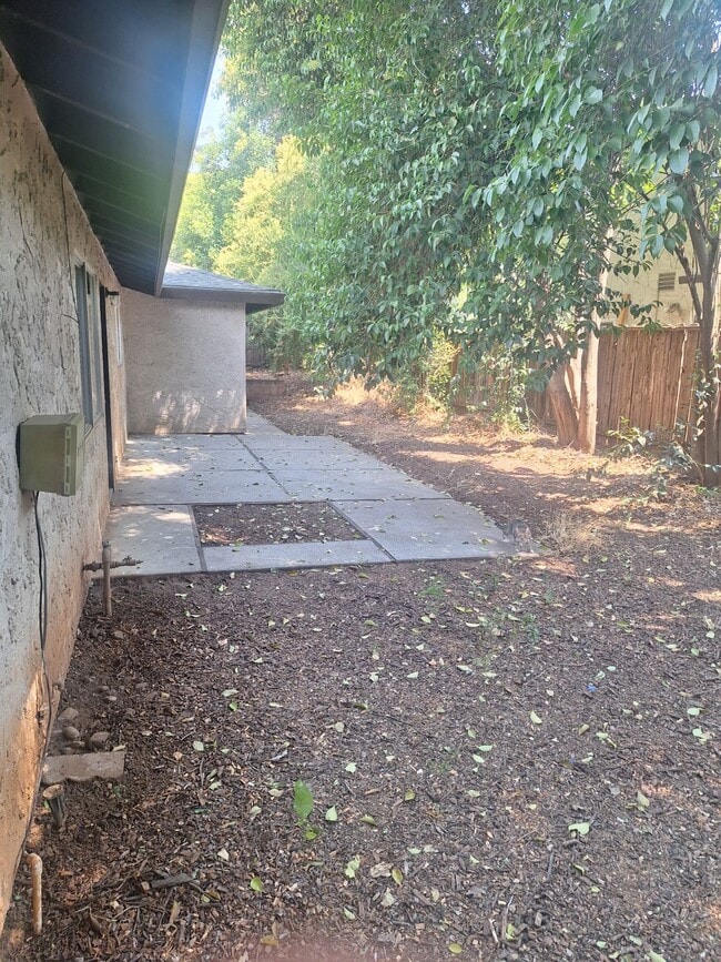 2230 Ceanothus Ave in Chico, CA - Building Photo - Building Photo