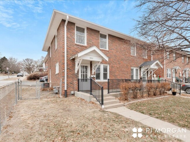 802-804 N 48th St in Omaha, NE - Foto de edificio - Building Photo