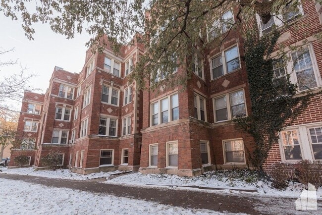 property at 7000 N Sheridan Rd