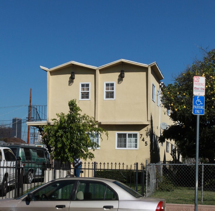 745 E 22nd St in Los Angeles, CA - Building Photo