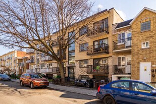 7330 Cartier Rue in Montréal, QC - Building Photo
