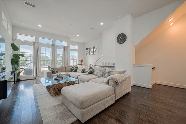 property at 1622 Ovid St