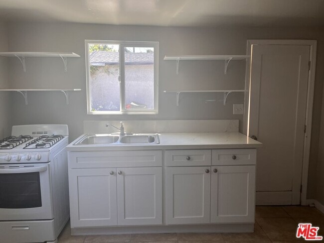 1522 W 65th Pl in Los Angeles, CA - Building Photo - Building Photo