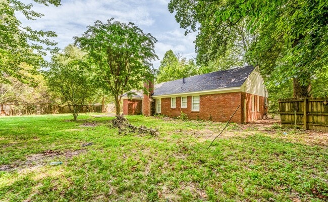 4036 N Lake Forest Dr in Memphis, TN - Building Photo - Building Photo
