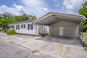 1220 E 57th St in Savannah, GA - Building Photo - Building Photo