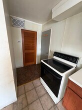 36564 Bismark Rd in New Boston, MI - Foto de edificio - Building Photo