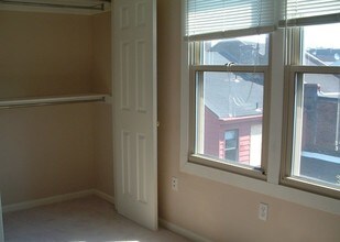 2104 Carey Way, Unit 2 in Pittsburgh, PA - Building Photo - Building Photo