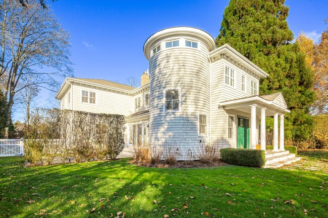 property at 2654 Montauk Hwy