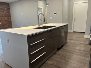 100 Oak St, Unit 3 in Weehawken, NJ - Building Photo - Building Photo