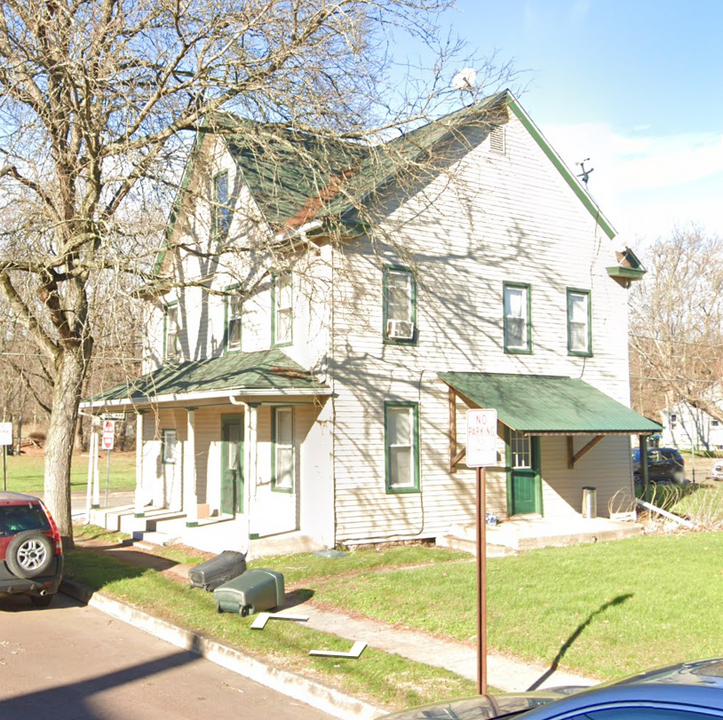 105 Leonard St in Bloomsburg, PA - Building Photo