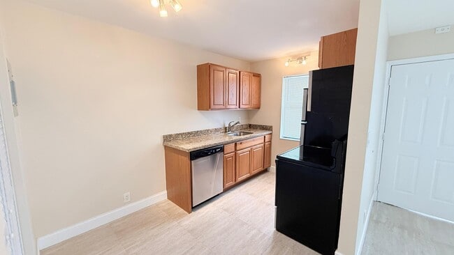 607 NE 29th Dr in Wilton Manors, FL - Building Photo - Building Photo