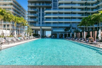 121 NE 34th St, Unit 1211 in Miami, FL - Building Photo - Building Photo