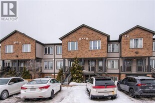 42 W Acres Crescent in Kitchener, ON - Building Photo