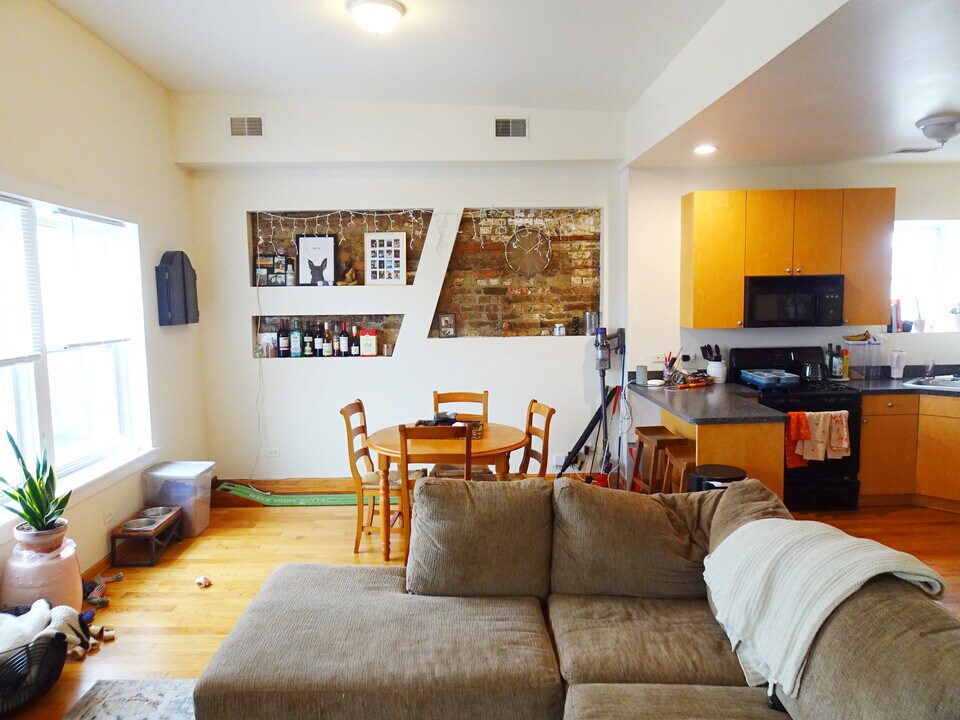 1822 N Campbell Ave, Unit 1 in Chicago, IL - Building Photo