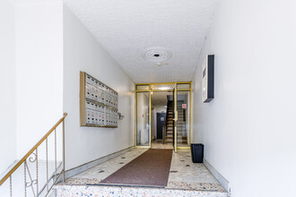 4166 Saint-Denis Rue in Montréal, QC - Building Photo - Interior Photo