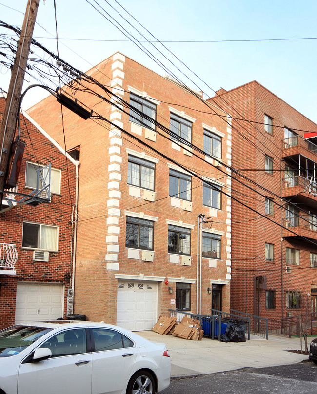 4164 71st St in Woodside, NY - Building Photo - Building Photo