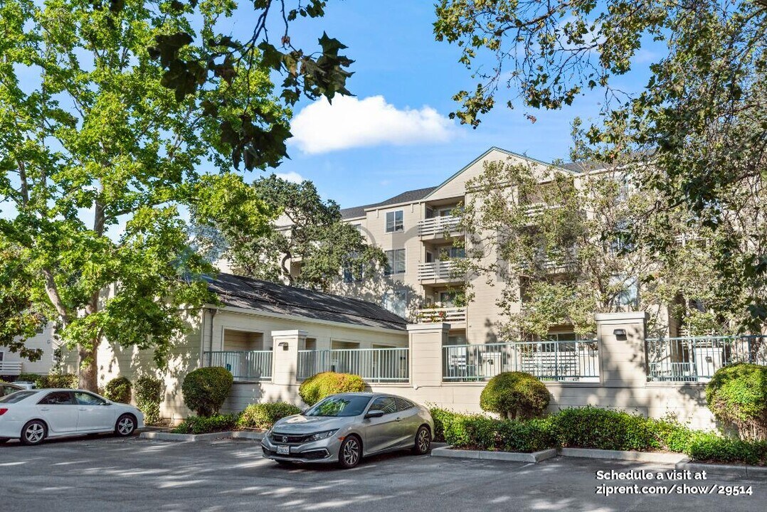929 E El Camino Real in Sunnyvale, CA - Foto de edificio
