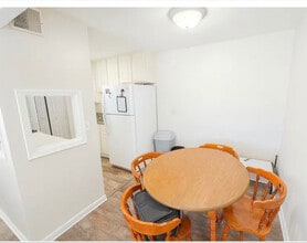 1870 Tall Oaks Dr in Aurora, IL - Building Photo - Building Photo