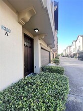 6363 Fairdale Ln in Houston, TX - Building Photo - Building Photo