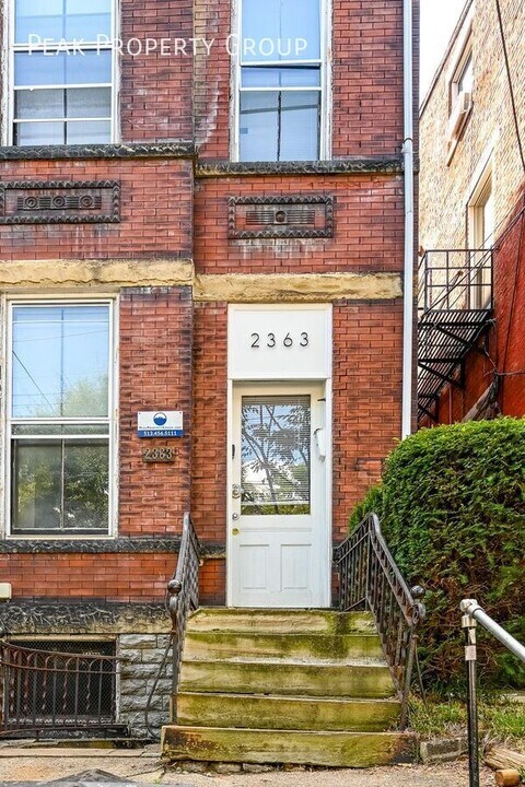 2363 W Clifton Ave in Cincinnati, OH - Building Photo