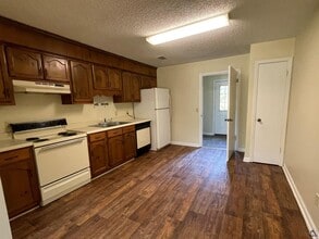 146 Daisy Adams Rd in Cochran, GA - Building Photo - Building Photo