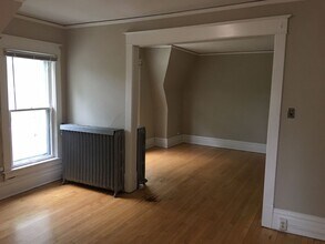 2105 E Kenwood Blvd in Milwaukee, WI - Building Photo - Building Photo