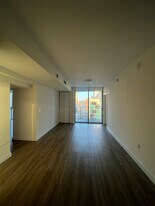 560 SW 3rd St, Unit C2 in Miami, FL - Building Photo