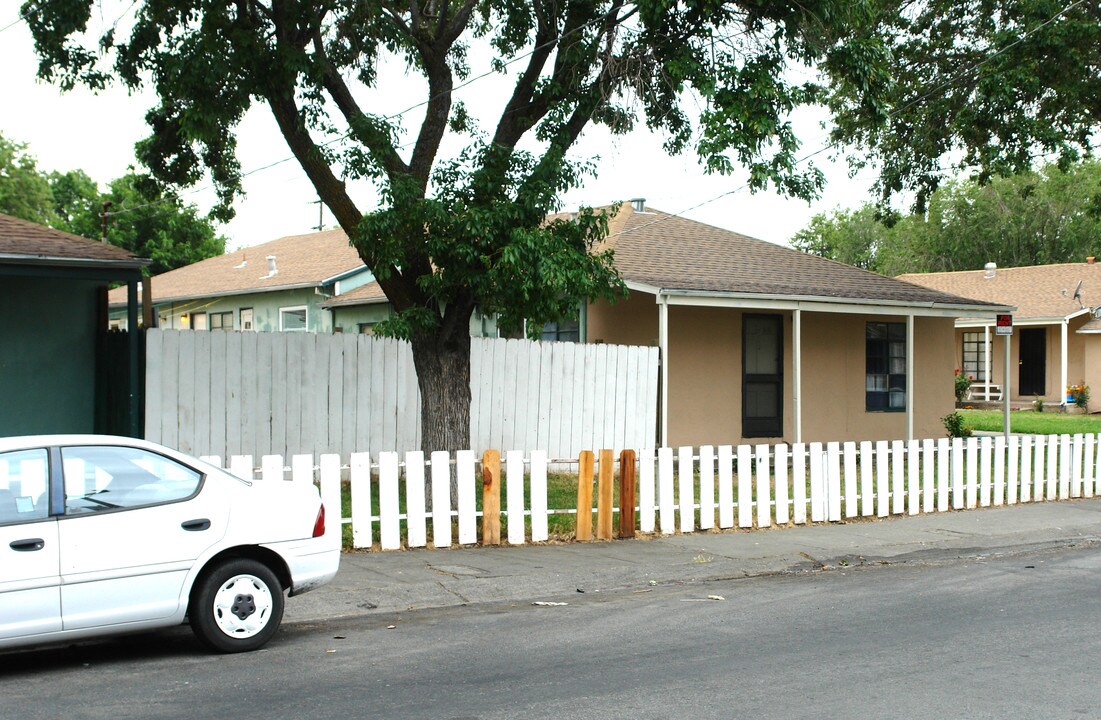 77 West Blvd in Pittsburg, CA - Foto de edificio