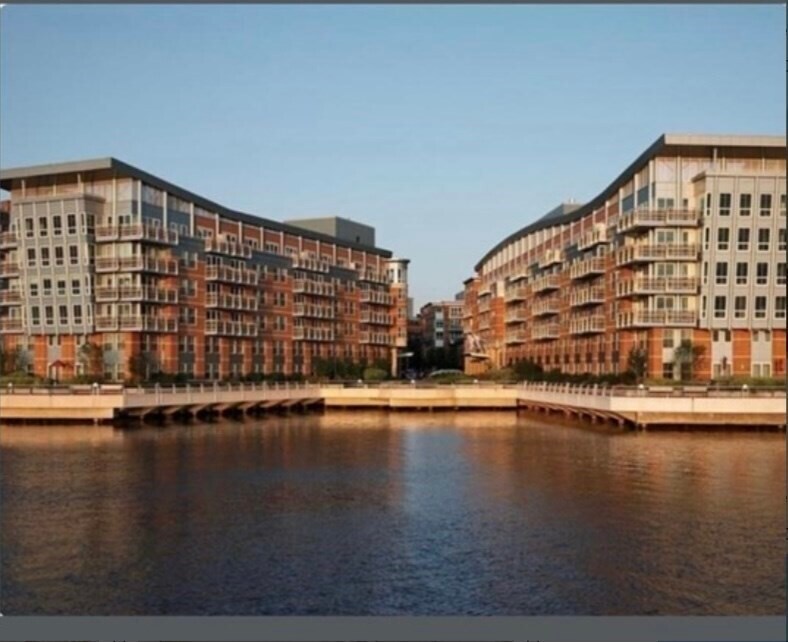 2 Battery Wharf in Boston, MA - Building Photo