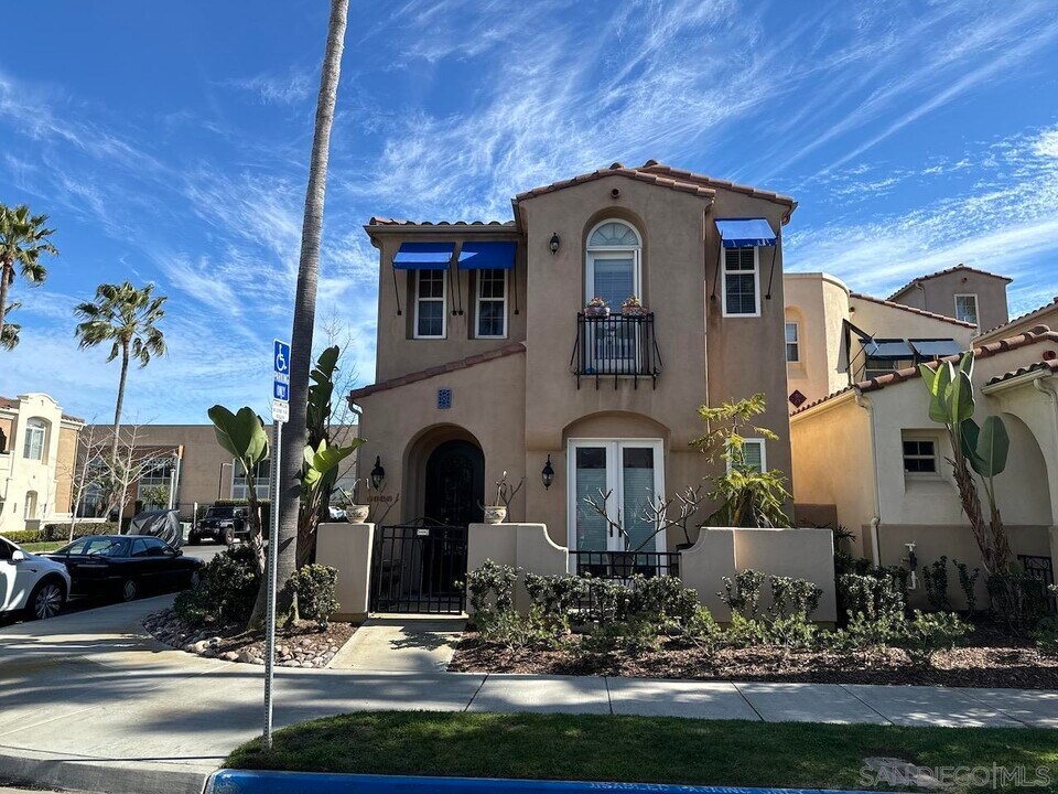 2149 Historic Decatur Rd in San Diego, CA - Building Photo